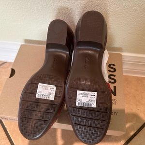 Clarks Collection Womens Size 8.5 Emily Daisy Comfort Heels Shoes Red Leather